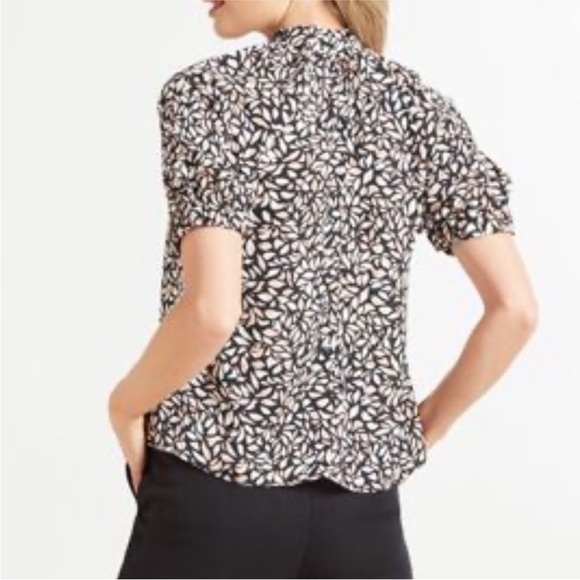 Evereve penny mock neck printed blouse Medium black pink office short sleeve - Picture 3 of 12